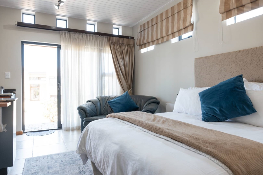 5 Bedroom Property for Sale in Oubaai Western Cape